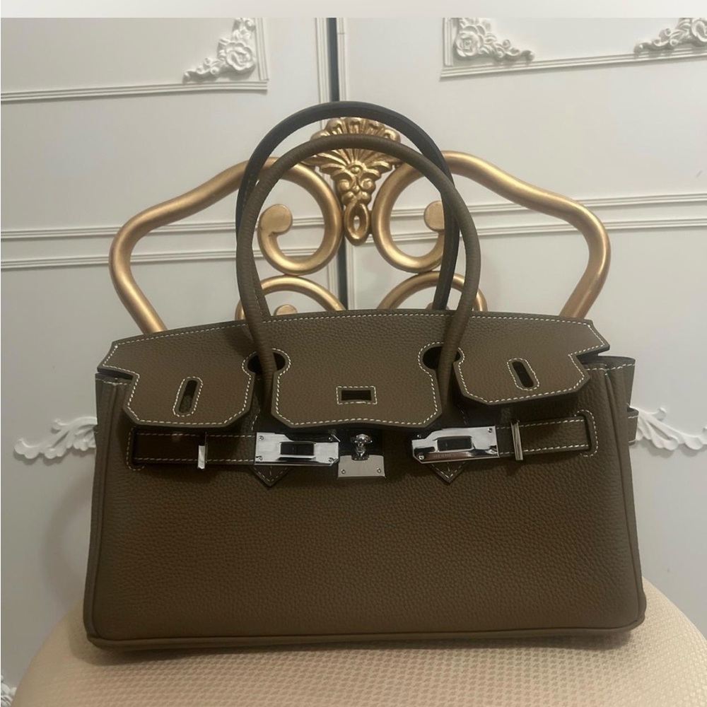 Elegant Leather Handbag
